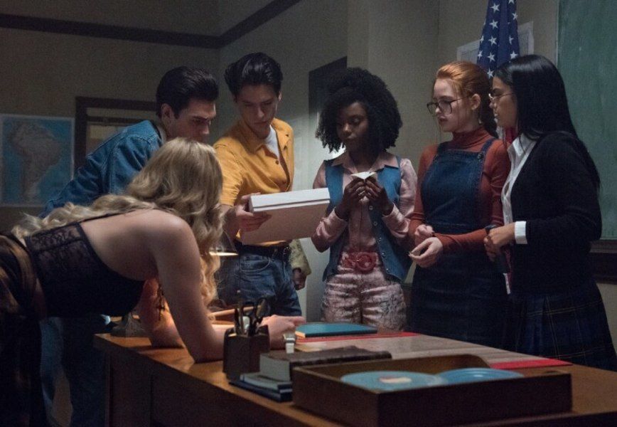 The high lace-up black Betty Cooper (Lili Reinhart) in Riverdale (S03E04)