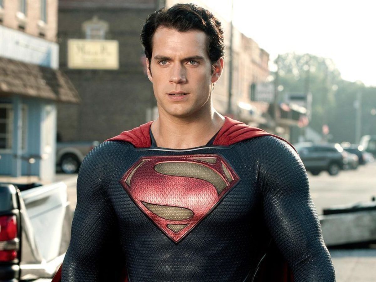 Batman v Superman: Dawn of Justice first look: Henry Cavill as Man of  Steel - CBS News