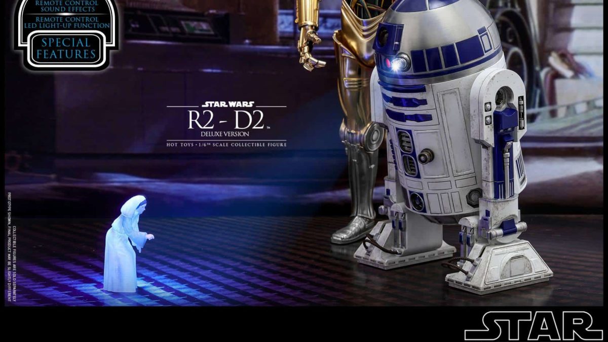 Uncanny Brands Star Wars R2D2 Deluxe Toaster Lights Up w/ Sounds