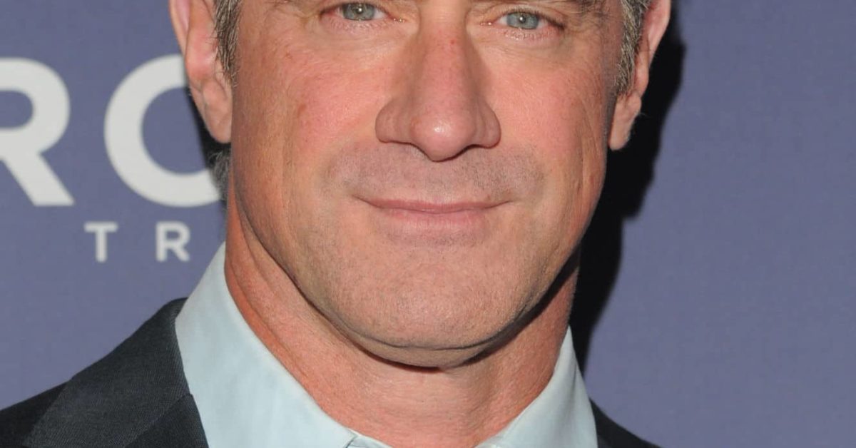 New Commander In Town: Christopher Meloni Joins 'The Handmaid's Tale' s3