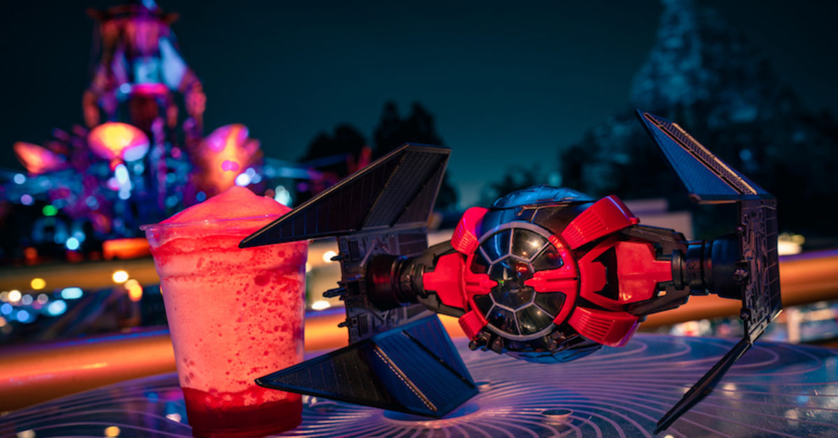 Disneyland fans and freaks, get your red-hot Star Wars: Galaxy's