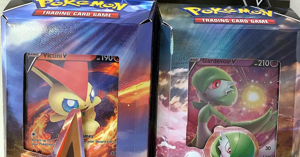 Pokémon TCG: V Battle Deck - Victini Vs. Gardevoir Bundle