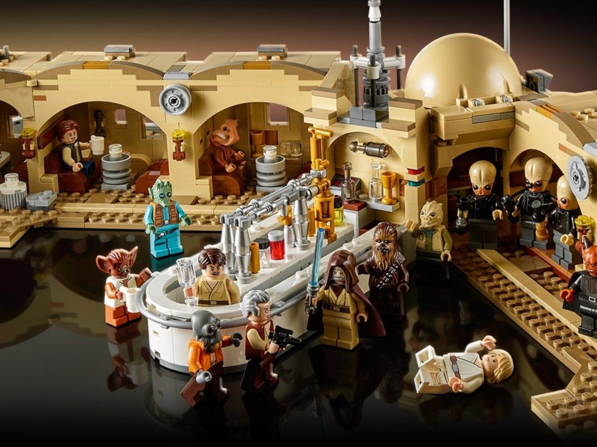 Star Wars Fans Can Build Mos Eisley Cantina With Lego - lego star wars cantina brawl