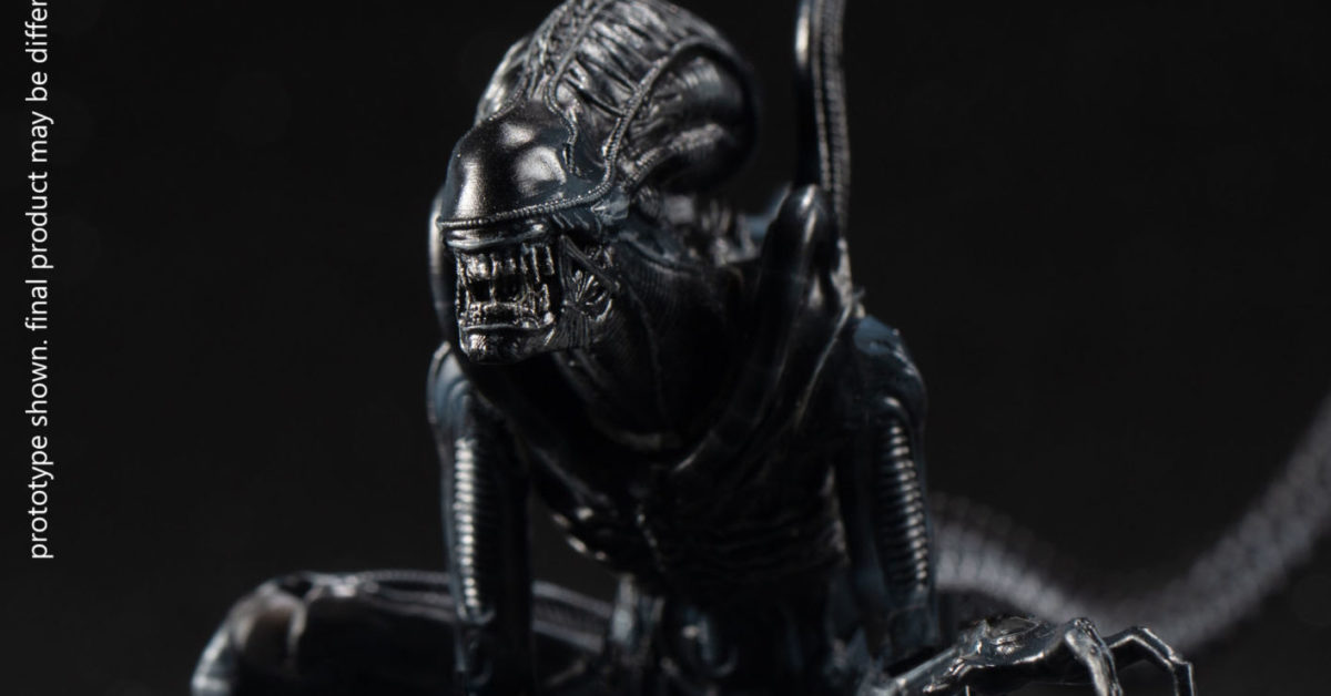 New Crouching Alien Xenomorph Arrives at Hiya Toy