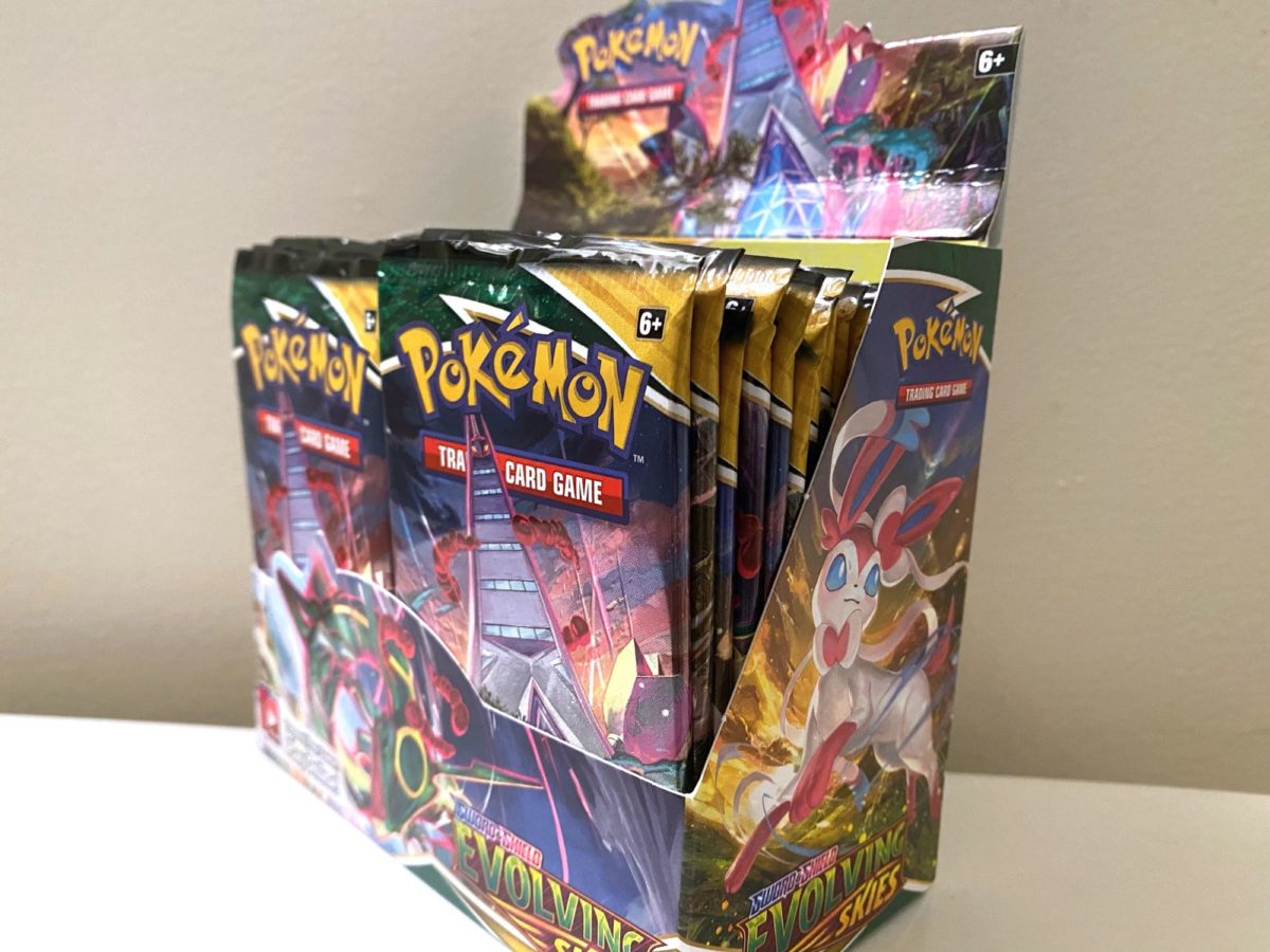 Pokemon Sword & Shield Evolving Skies Booster Display Box (36 Packs)