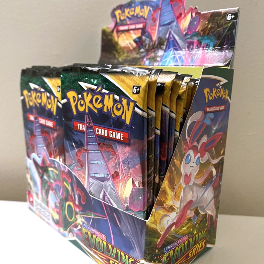 Opening a Pokemon Evolving Skies Booster Box! 