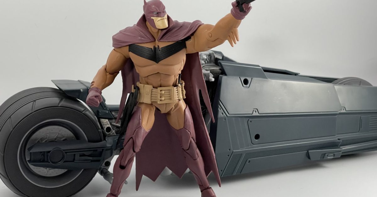Tyler's Top 10 Figures of 2021 - White Knight Batman and His Batcycle - Vimarsana News