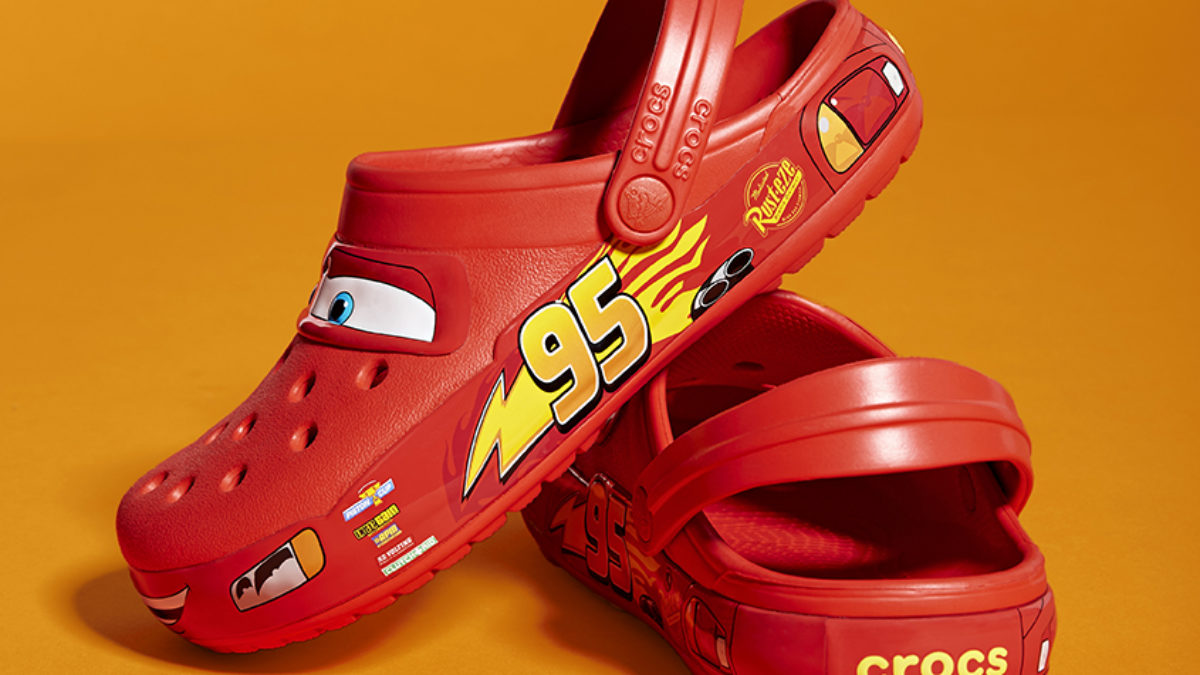 Lightning mcqueen best sale crocs size 12