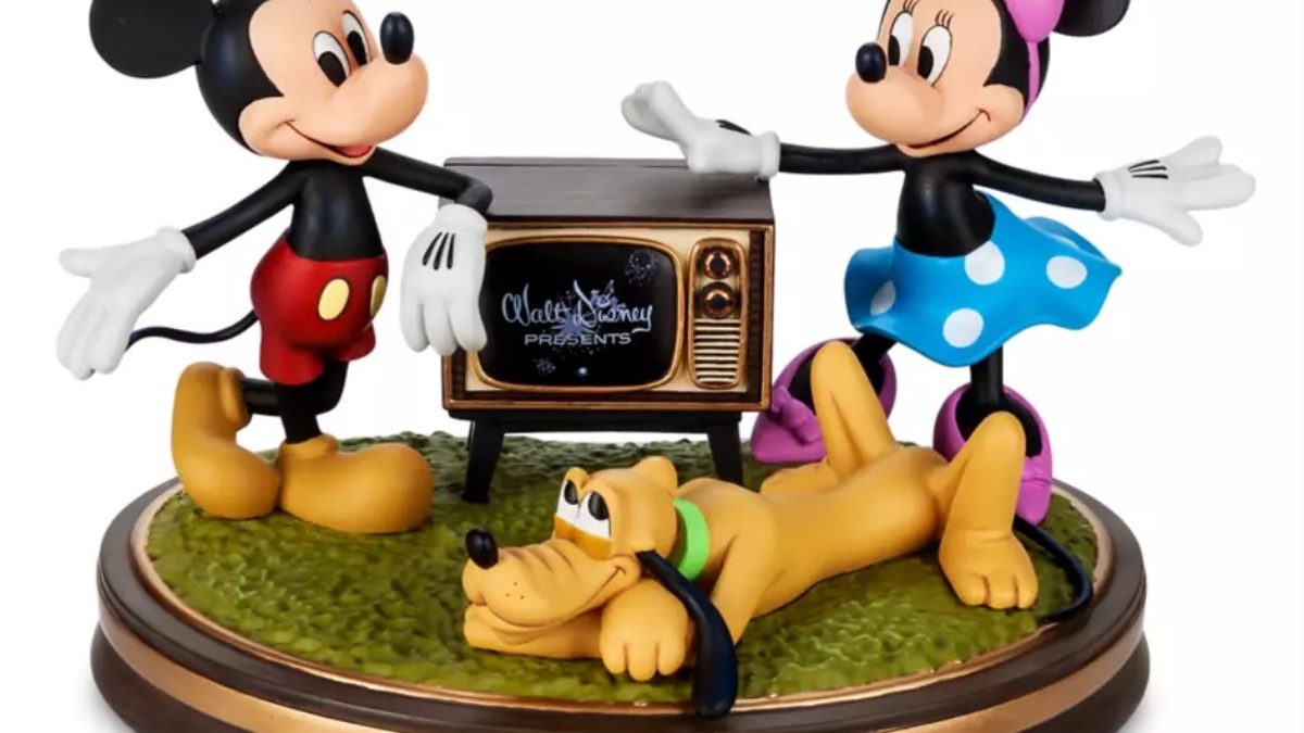 Mickey Mouse and Minnie Celebrate Disney's 100 Years of Wonder