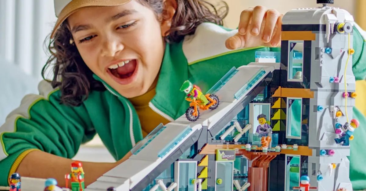 Hit The Slopes With The New LEGO City Ski And Climbing Center Set