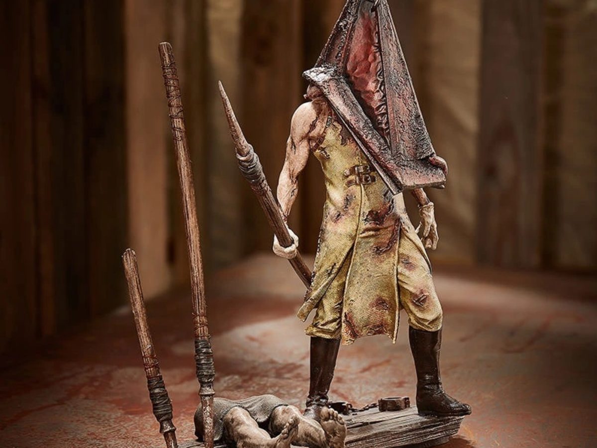 Mezco Silent Hill 2 Pyramid Head 1/12 Collectible Action Figure