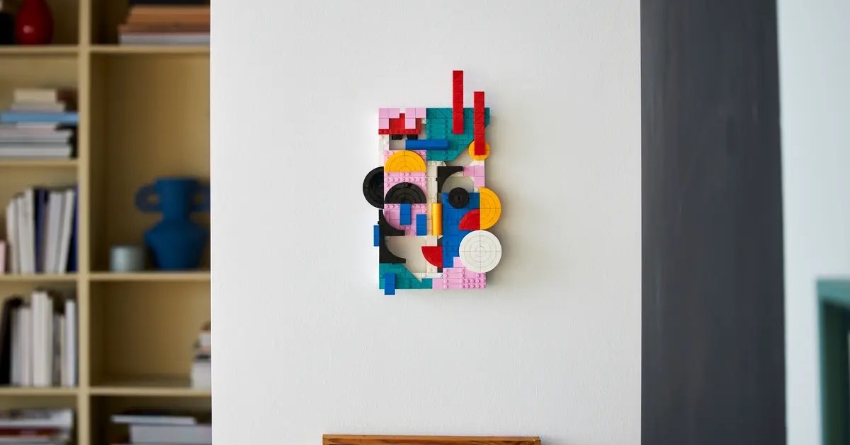 Create and Display Your Own Modern Art with LEGO’s Newest Set