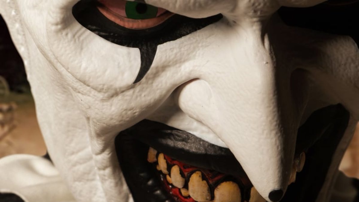 Mezco Toyz Brings Modern Horror to Life with Terrifier: Art the Clown