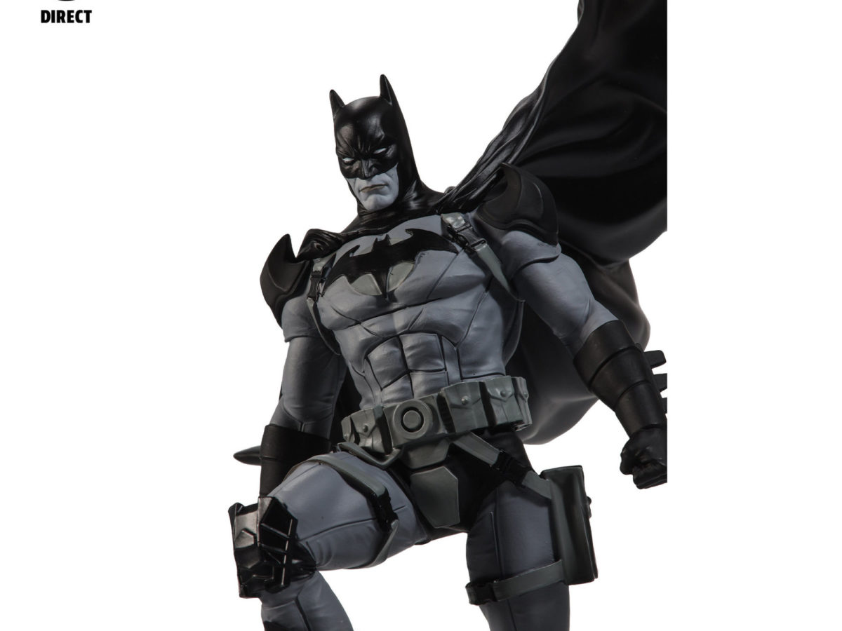 DC-Direct-Batman-Statue-01-