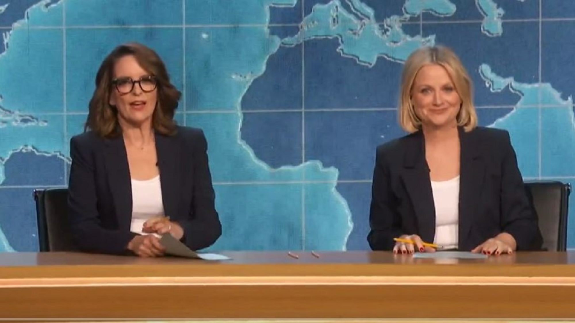 SNL Tina Fey and Amy Poehler Return to "Weekend Update" for Emmys