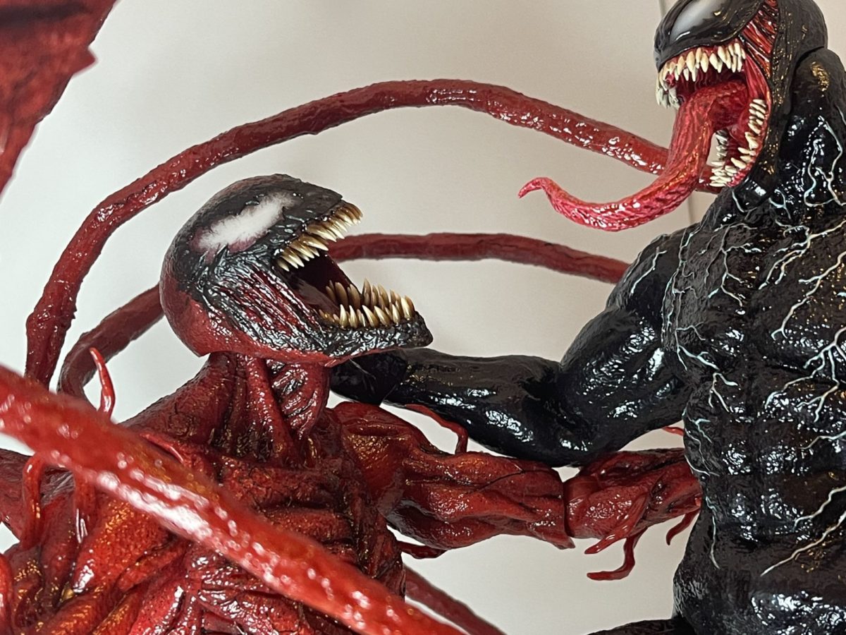 Carnage Paints Your Collection Red with this Killer Hot Toys Figure