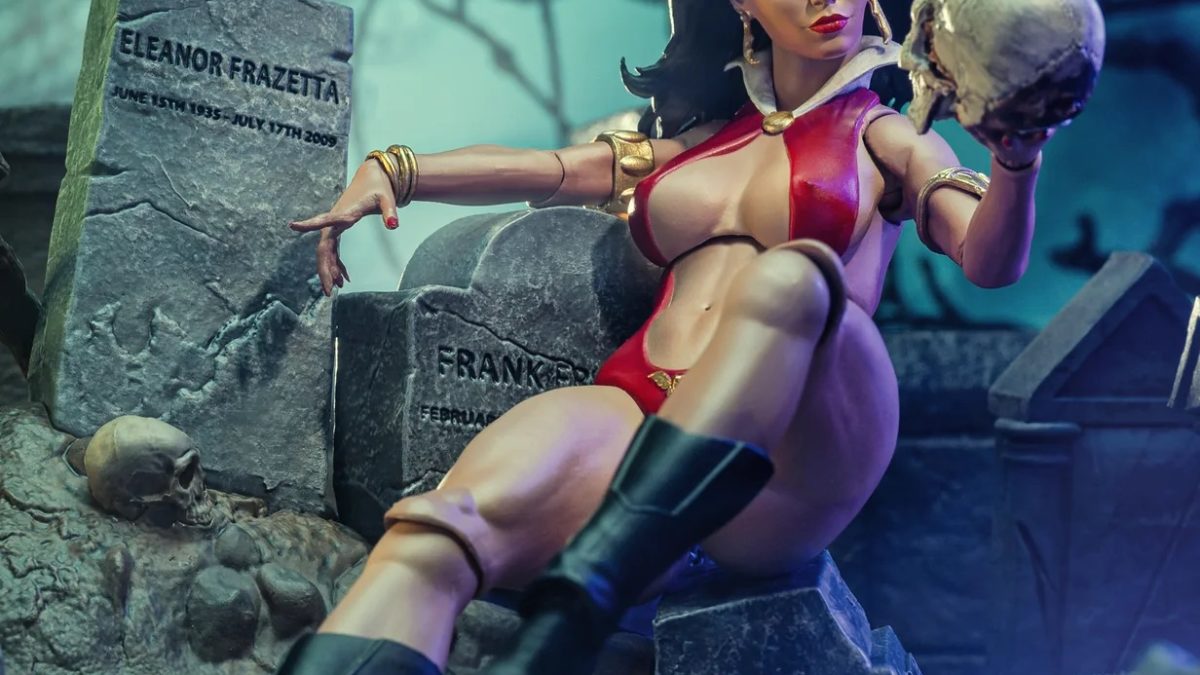 【即購入ok!!】モンスターシーンズ ヴァンピレラ VAMPIRELLA Vampirella is back！蓄光成型という新たな魅力。プラスチック