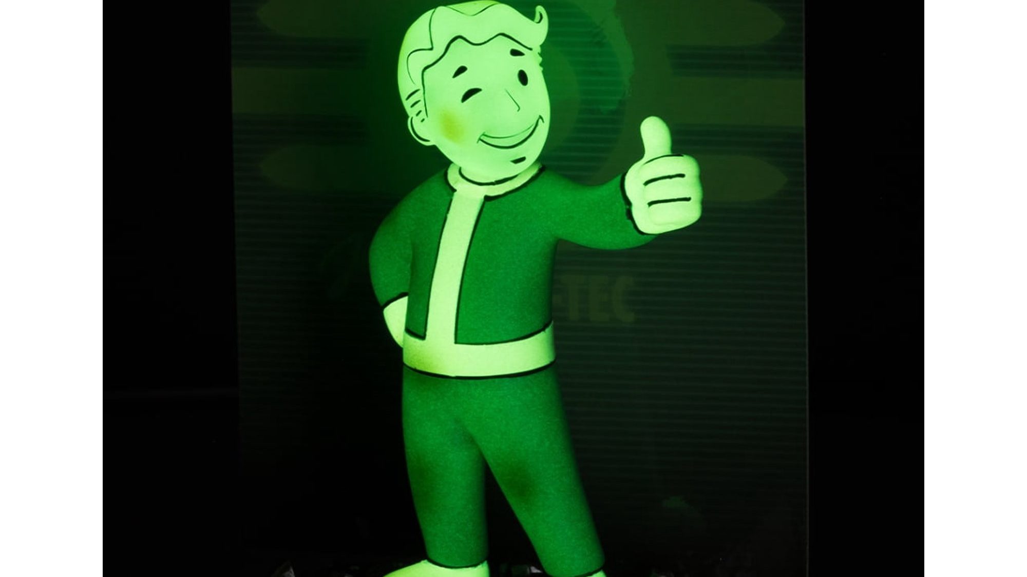 Fallout Vault Boy 暗闇で光るエディション ゴールドラベル Amazon.com: McFarlane Fallout Vault Boy Glow in The Dark