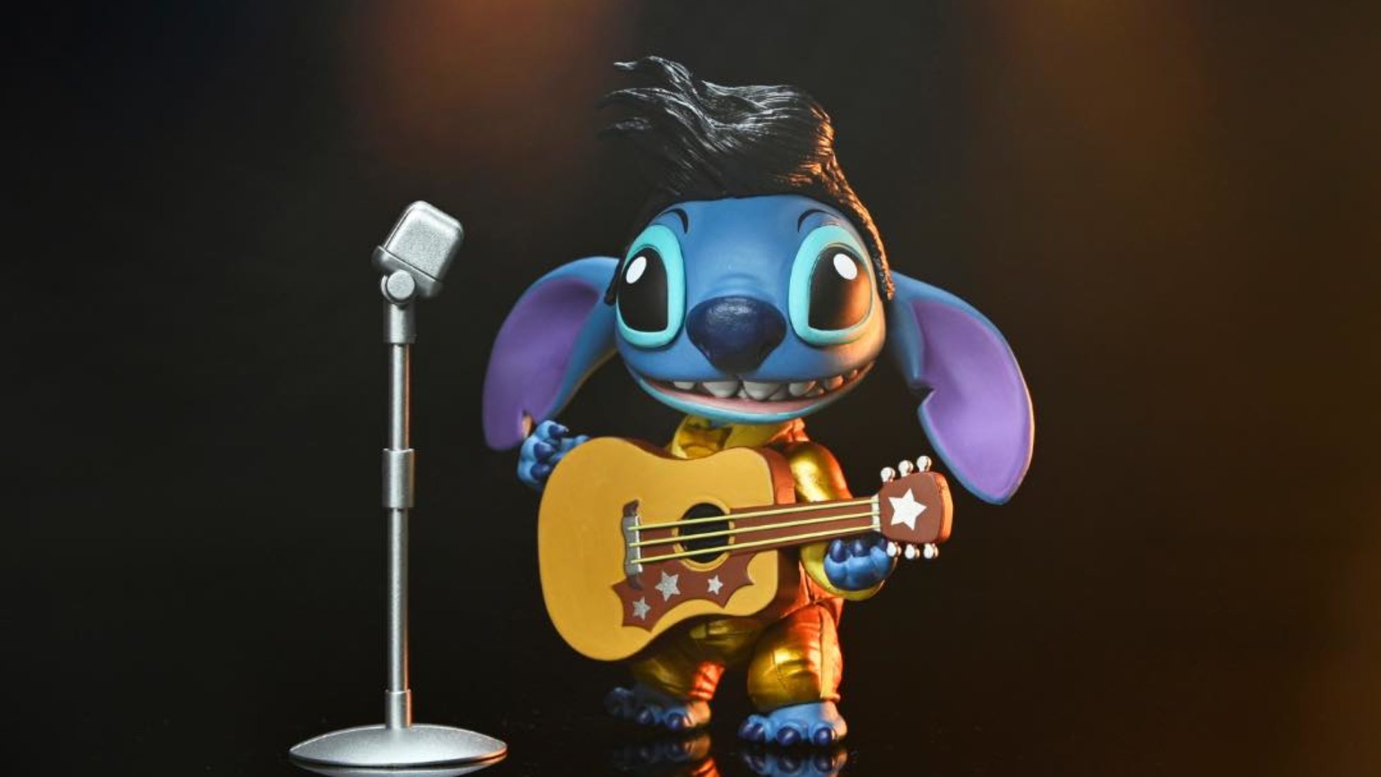 Lilo＆Stitch　ROCKIN ELVIS figure Amazon.com: NECA Disney's Lilo & Stitch 6.5