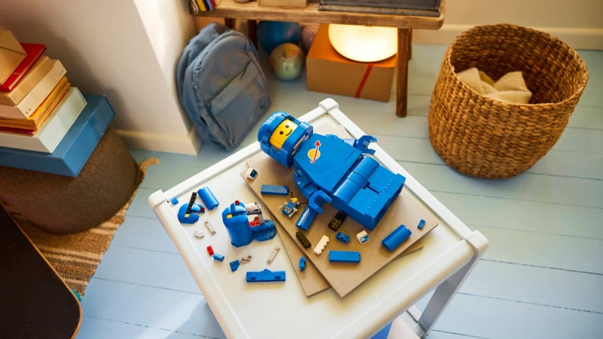 LEGO Debuts New Up-Scaled Blue LEGO Astronaut Minifigure Set