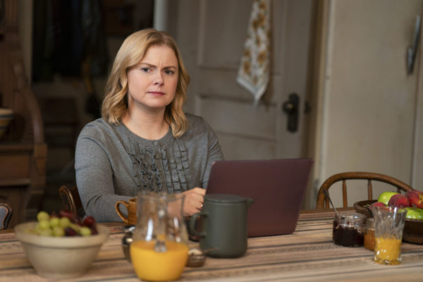 Ghosts: Here's Your S05E15: "Michael Jackson Goes to HR" Preview