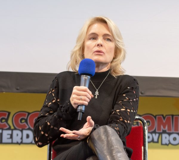 Baywatch: Erika Eleniak to Reprise Role With FOX Reboot