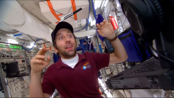 The Big Bang Theory: Simon Helberg Taps Howard for Artemis II's Issues