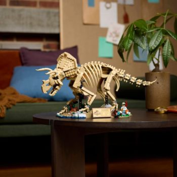 New Jurassic Park Dinosaur Fossils: Triceratops LEGO Set Debuts